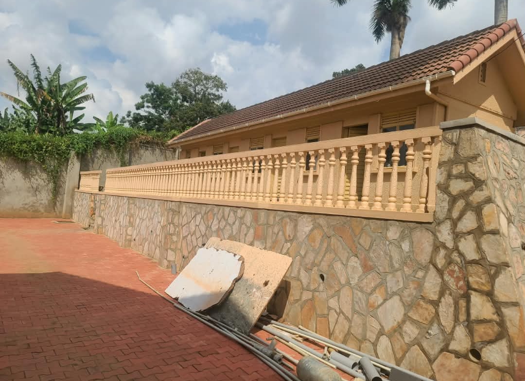 Stunning 5-Bedroom Executive Home with Scenic Lake Views for Rent in Kansanga 1